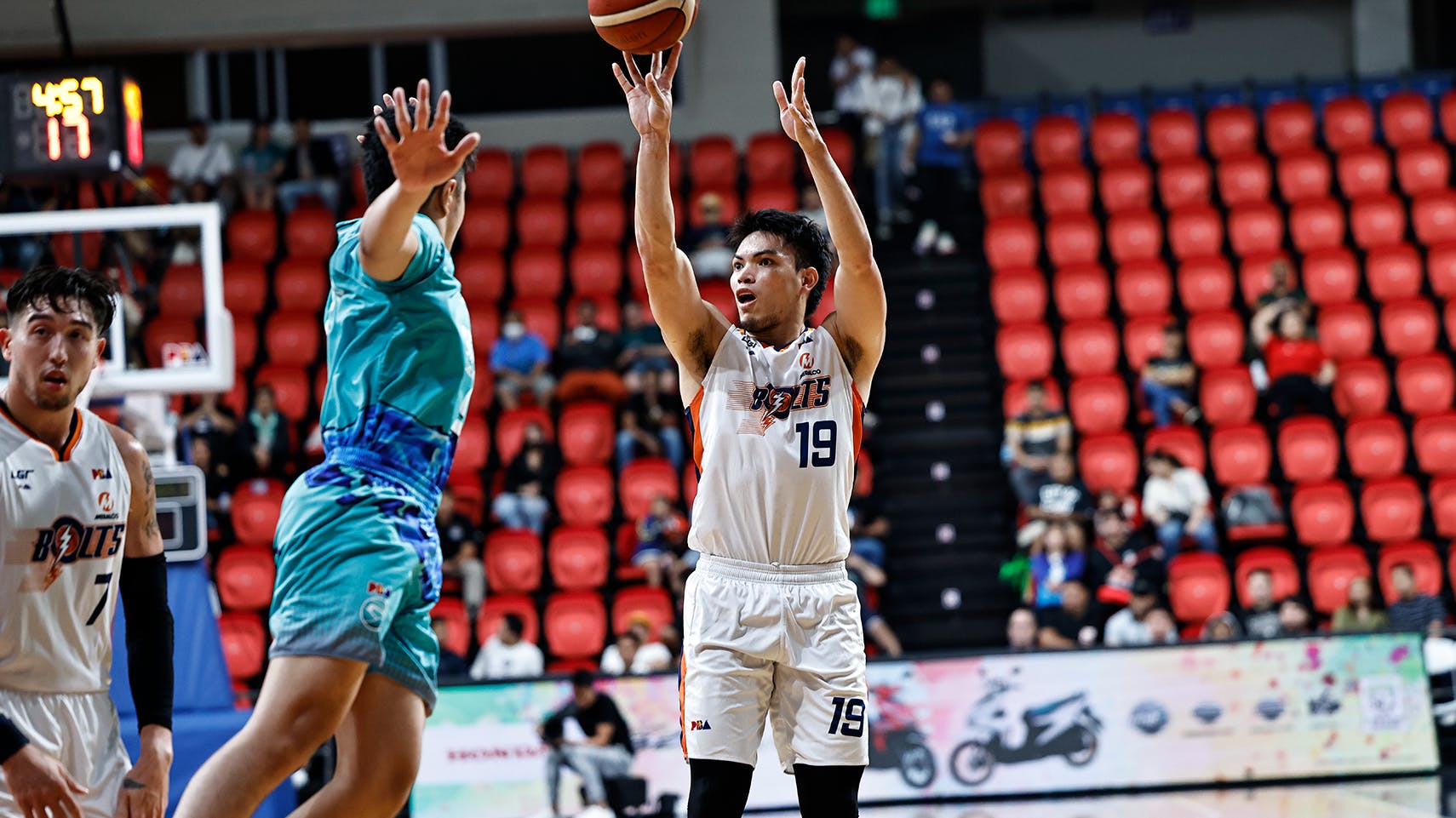 PBA: Bong Quinto shines as Meralco wins 3OT marathon vs. Phoenix